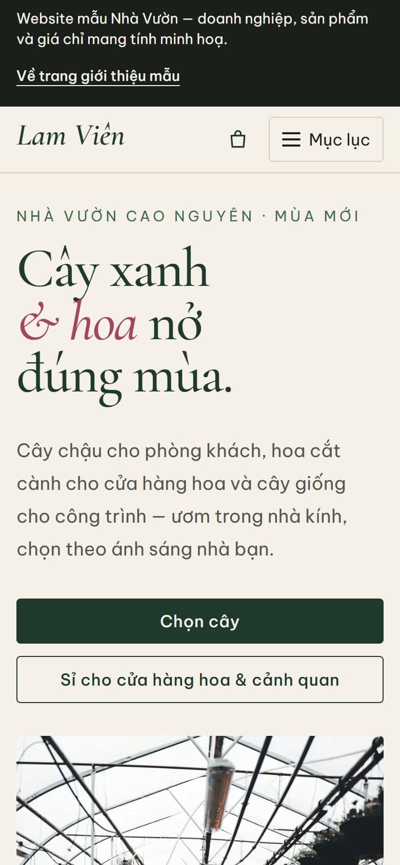Ảnh chụp mẫu Nhà Vườn trên điện thoại: tiêu đề cây xanh và hoa nở đúng mùa cùng nút chọn cây